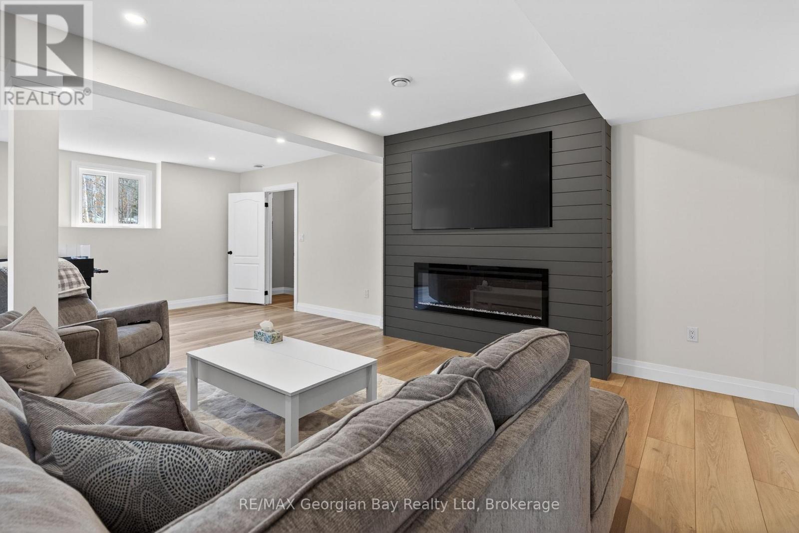 73 POLISH AVENUE - 23
