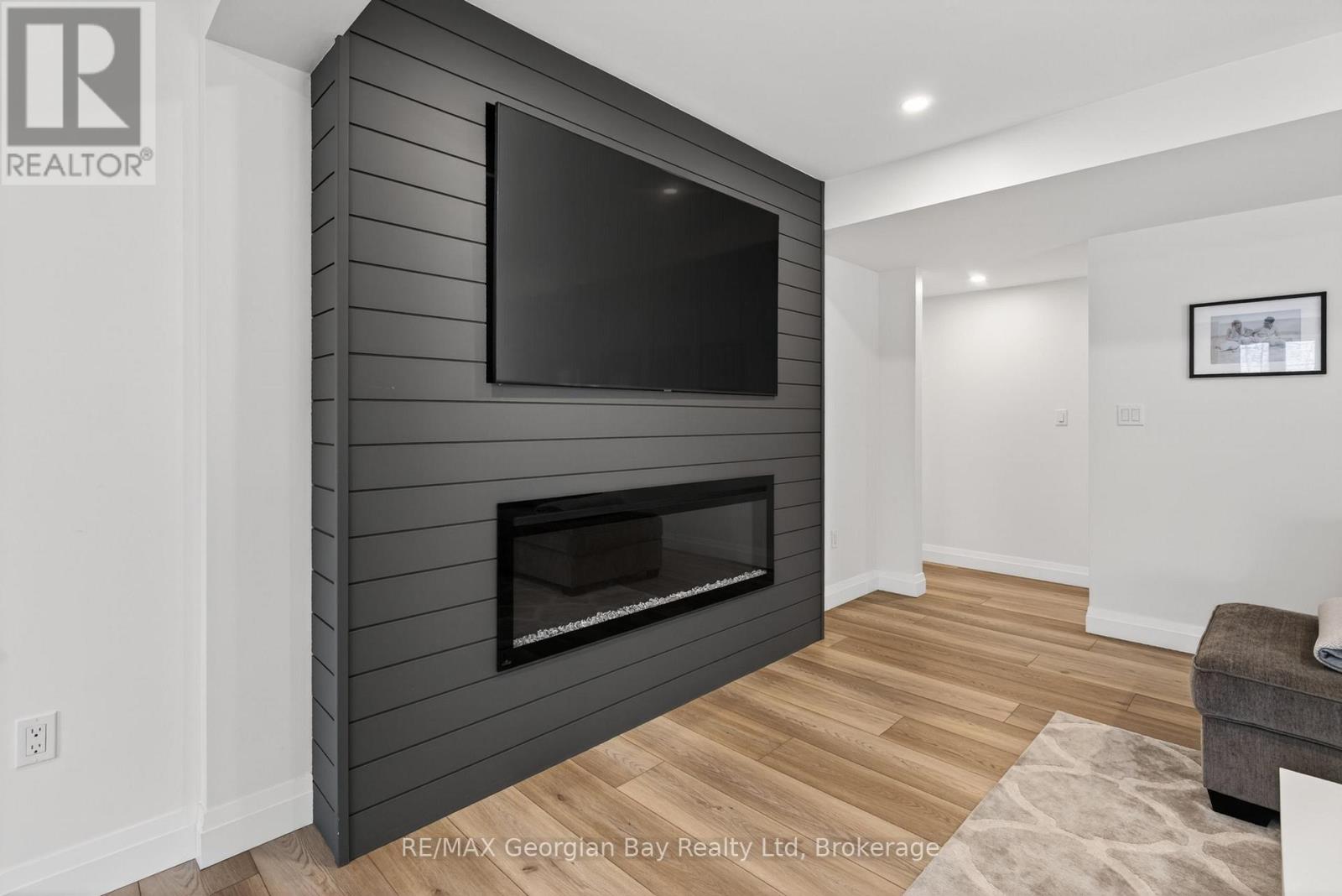 73 POLISH AVENUE - 24