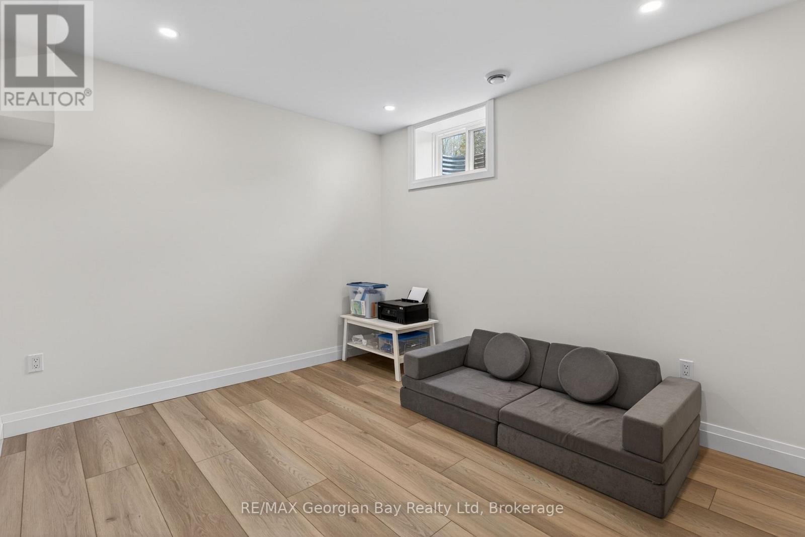 73 POLISH AVENUE - 29