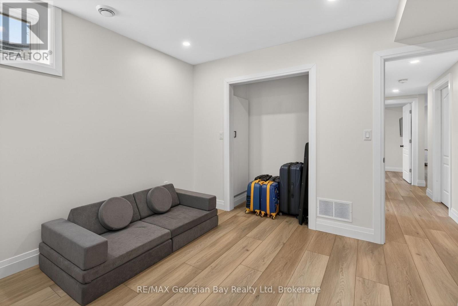73 POLISH AVENUE - 30