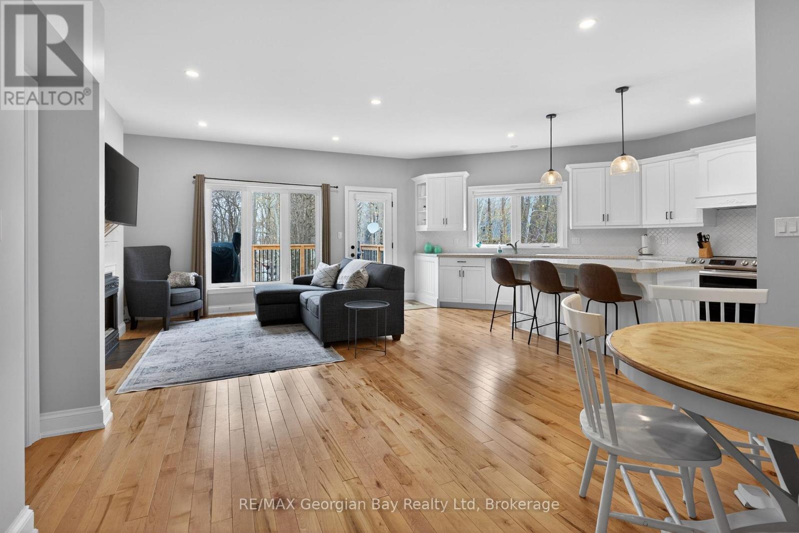 73 POLISH AVENUE - 4