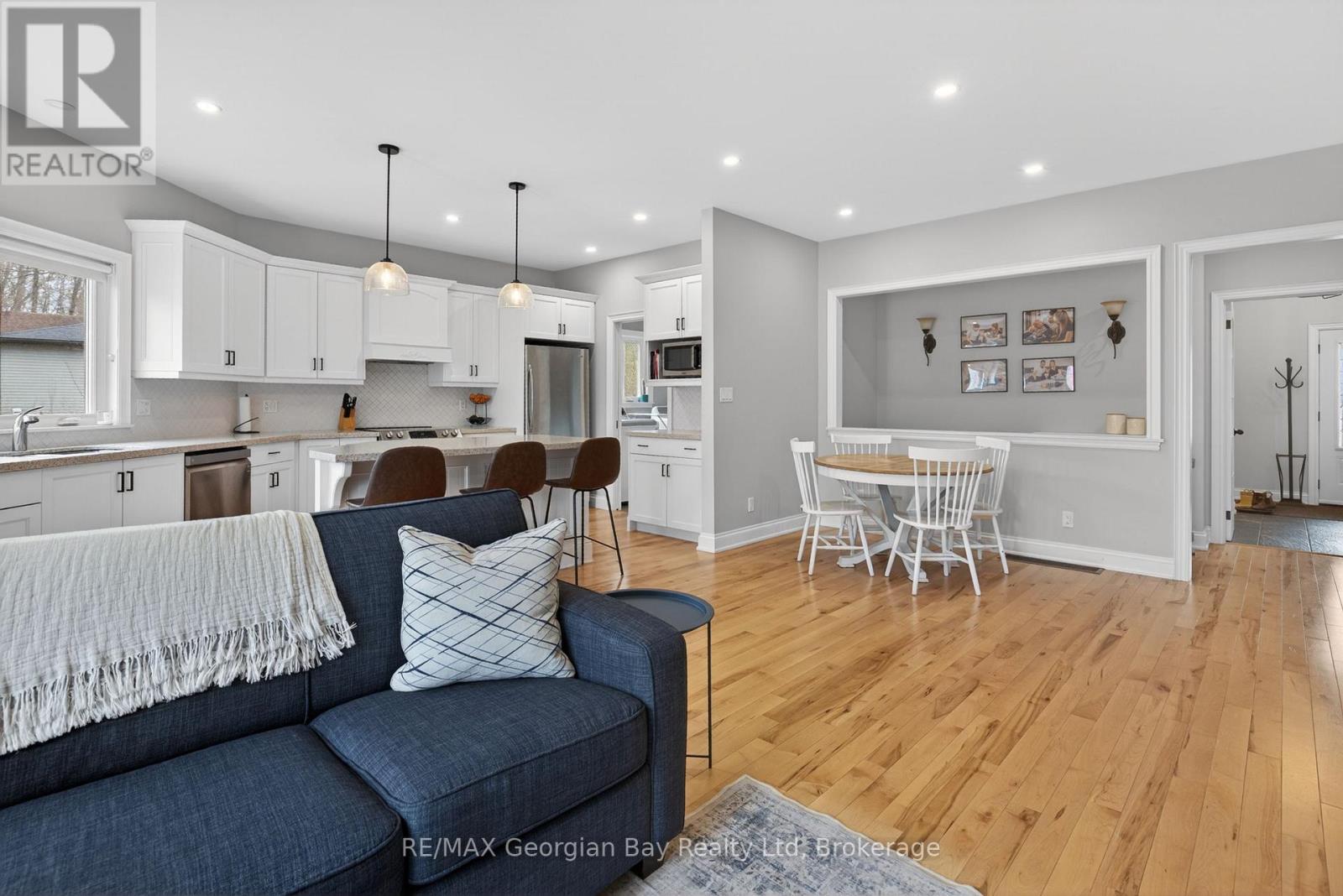73 POLISH AVENUE - 5