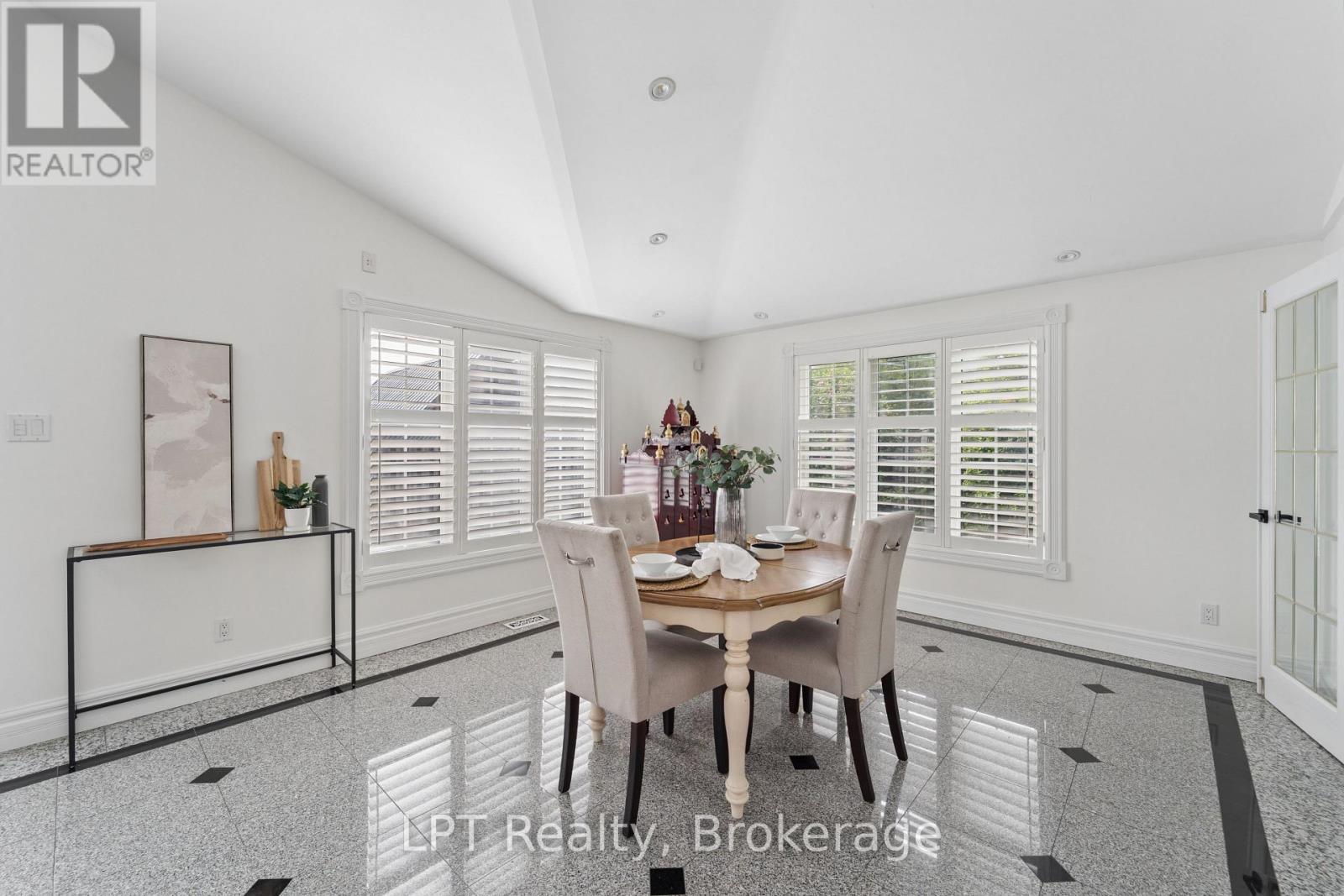 1 MAYFIELD CRESCENT - Image 17