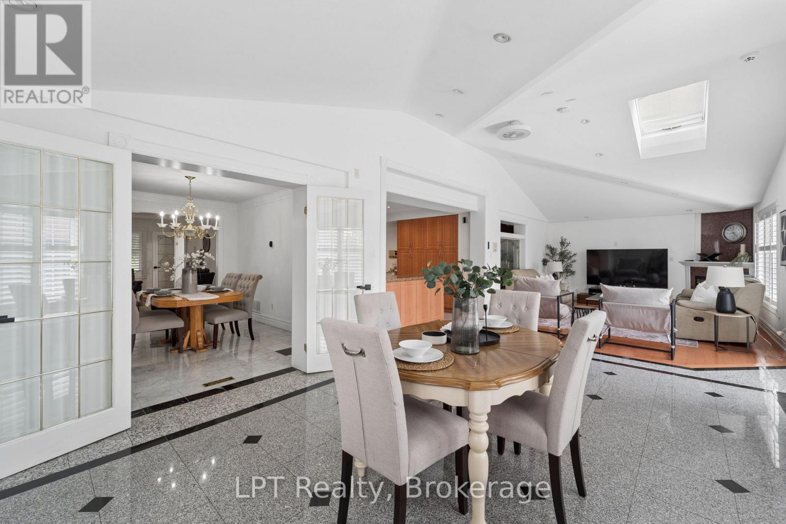 1 MAYFIELD CRESCENT - Image 18