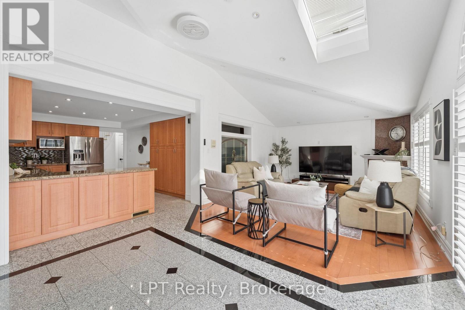 1 MAYFIELD CRESCENT - Image 19