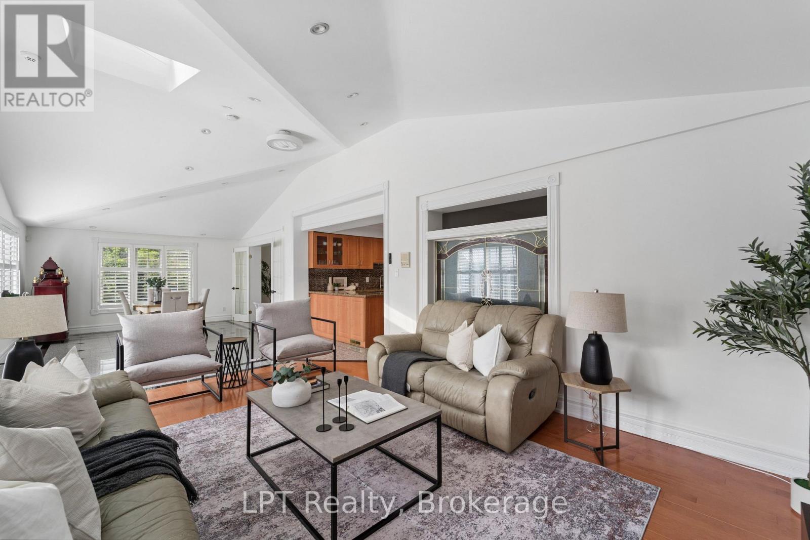 1 MAYFIELD CRESCENT - Image 21