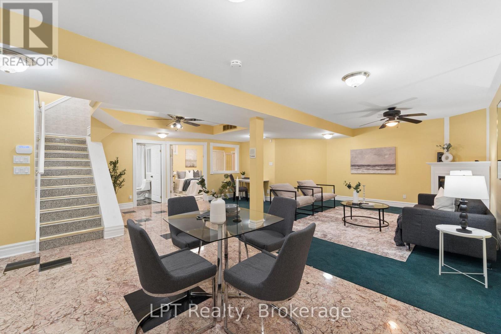 1 MAYFIELD CRESCENT - Image 32