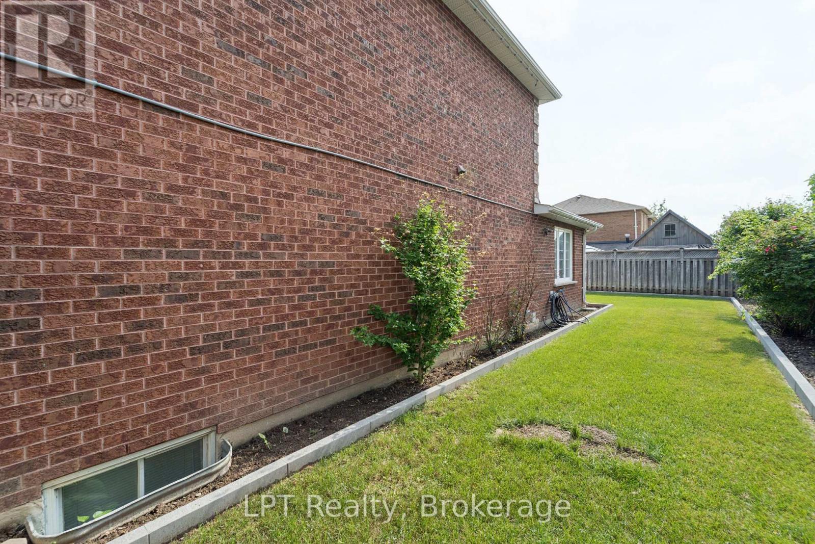 1 MAYFIELD CRESCENT - Image 44