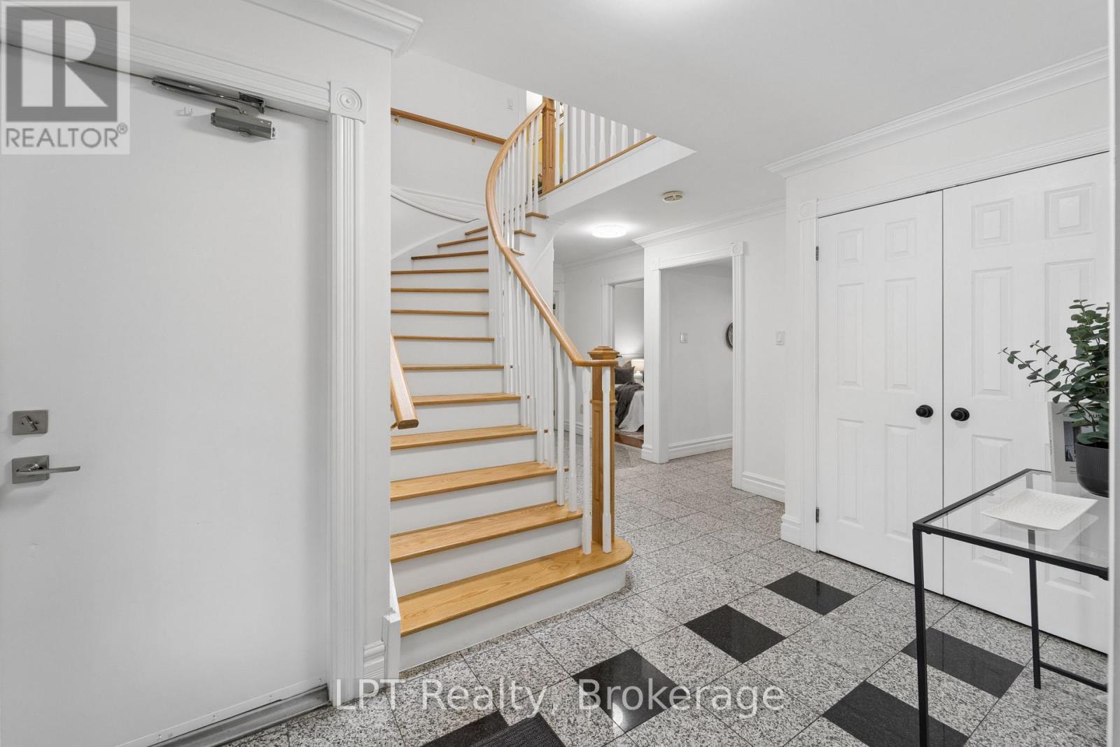 1 MAYFIELD CRESCENT - Image 8