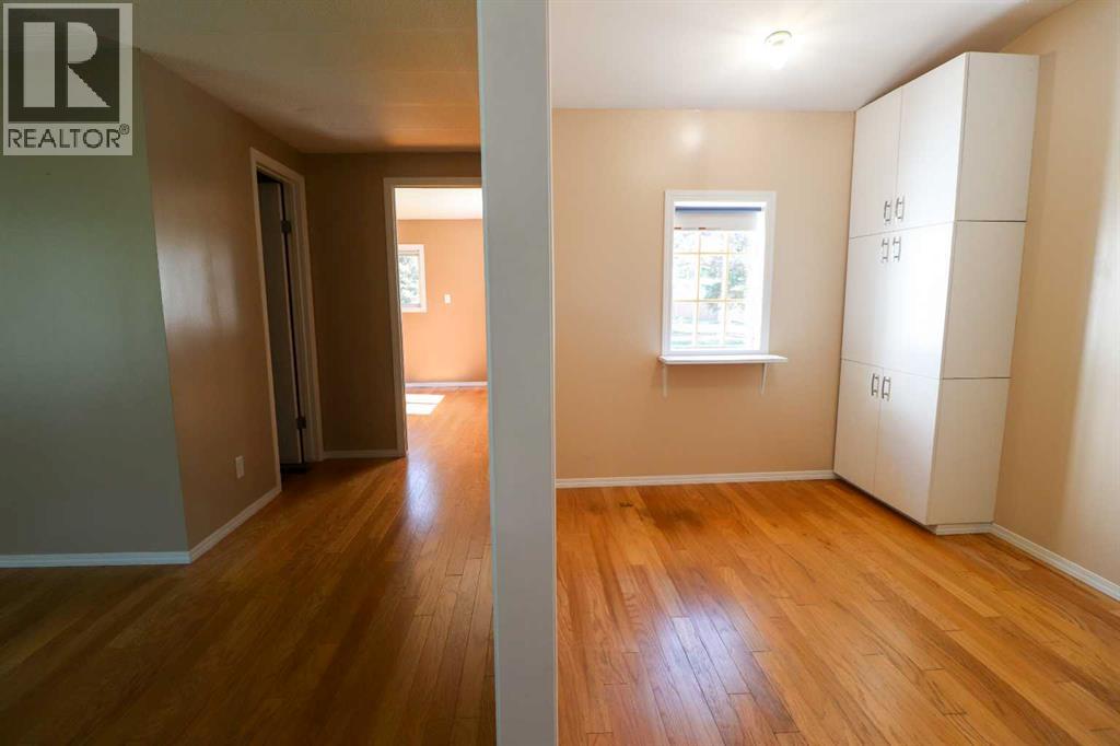 33, 2300 13 Street N - 28