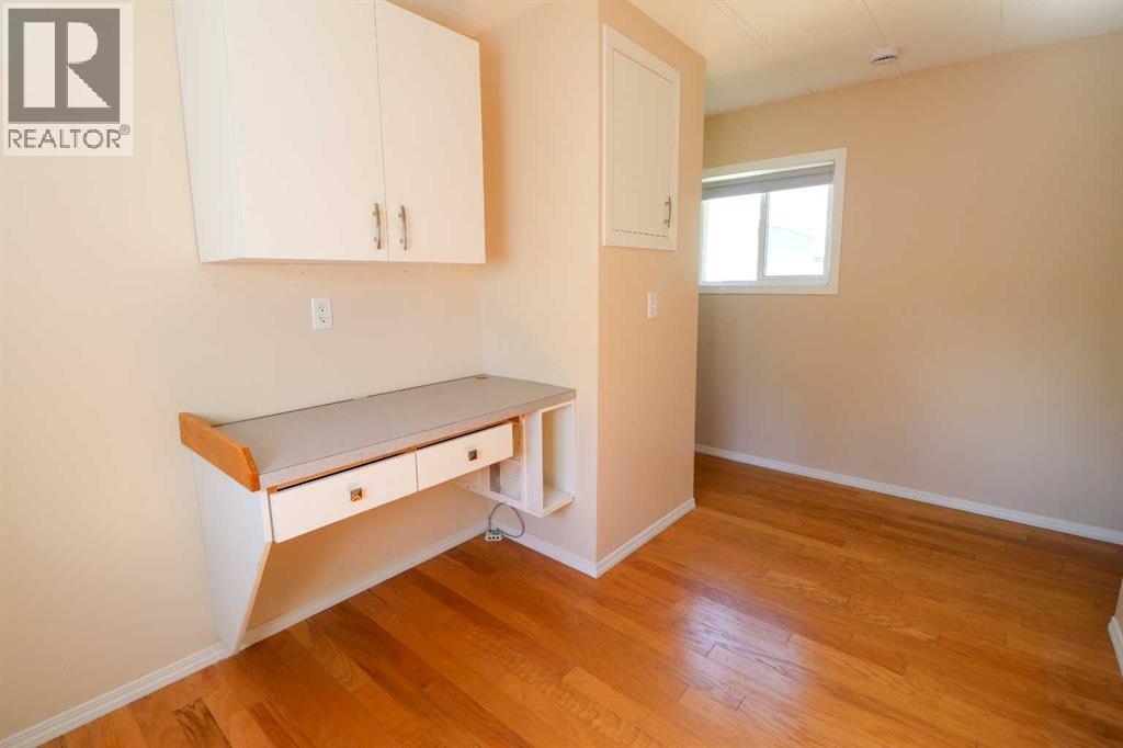 33, 2300 13 Street N - 19