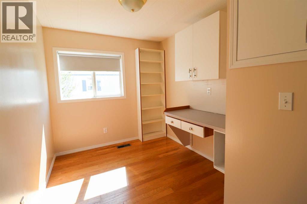 33, 2300 13 Street N - 18