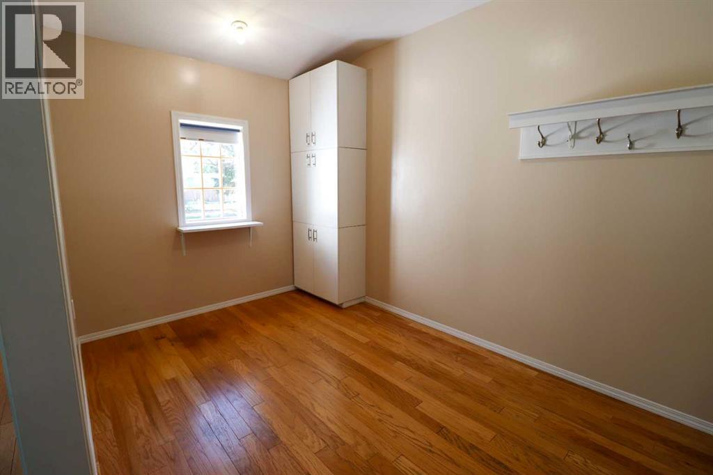 33, 2300 13 Street N - 27