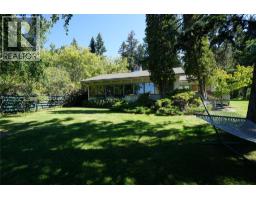 Living room - 4806 Andreen Road, Windermere, BC V0B2L1 Photo 8