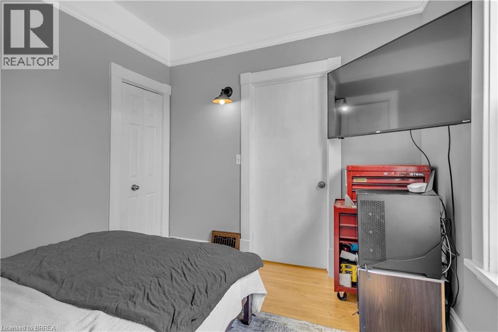 15 SALISBURY Avenue - 16