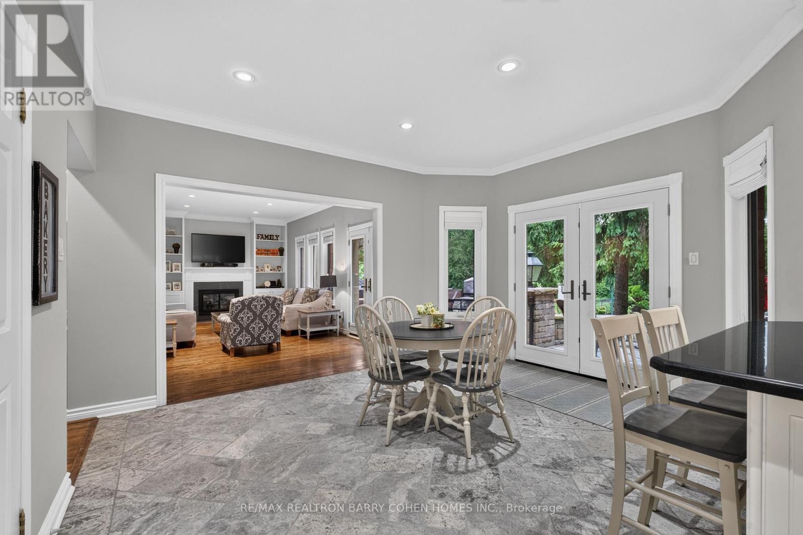110 UPPER CANADA DRIVE - 10
