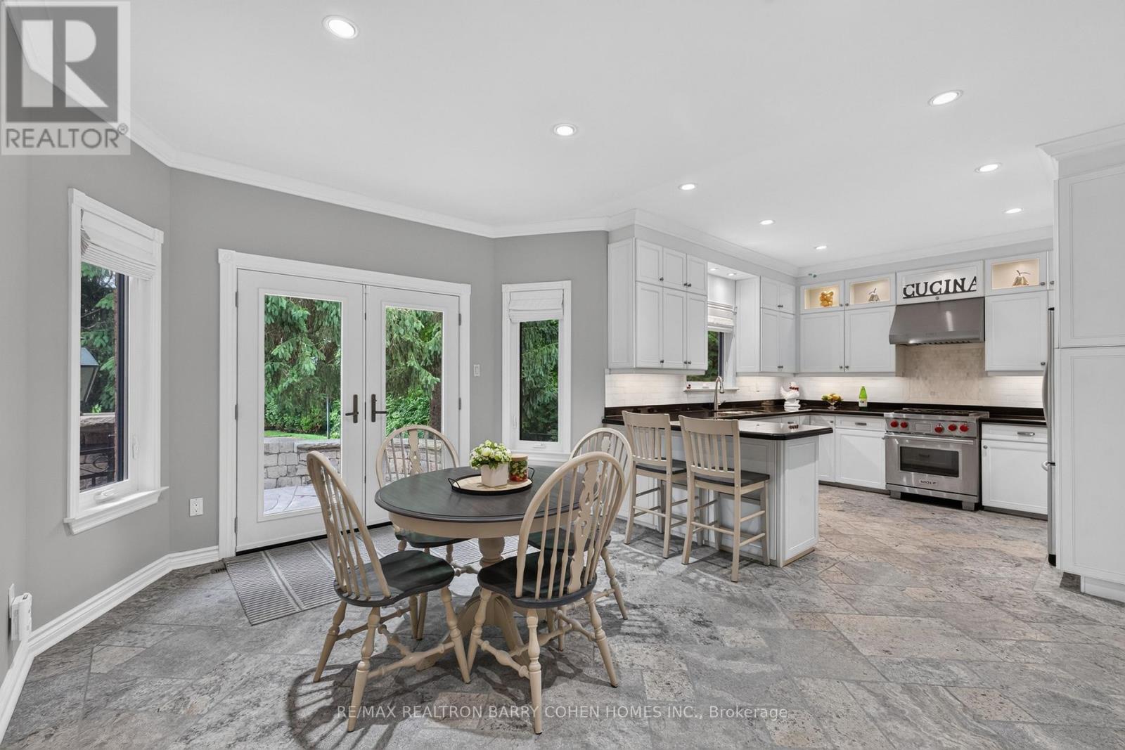 110 UPPER CANADA DRIVE - 13