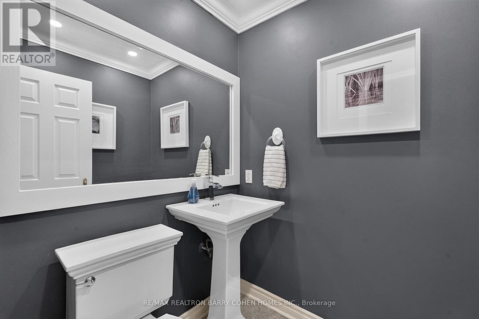 110 UPPER CANADA DRIVE - 16