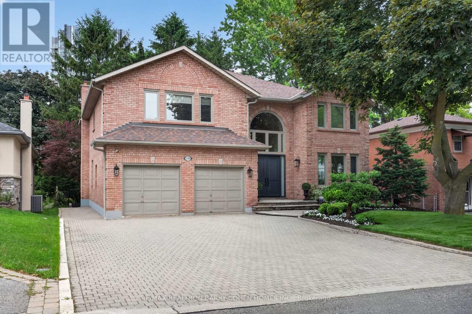 110 UPPER CANADA DRIVE - 2
