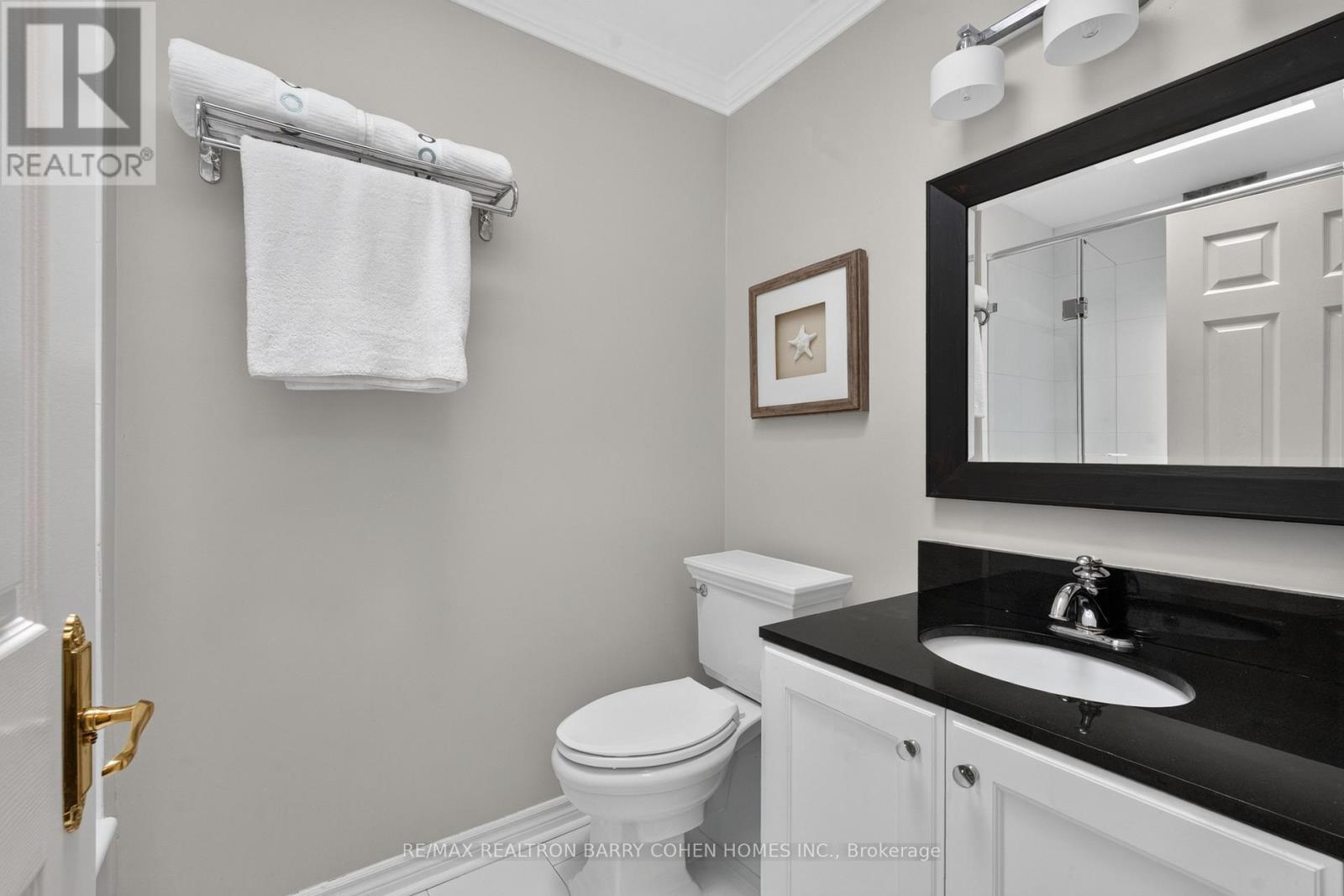 110 UPPER CANADA DRIVE - 24