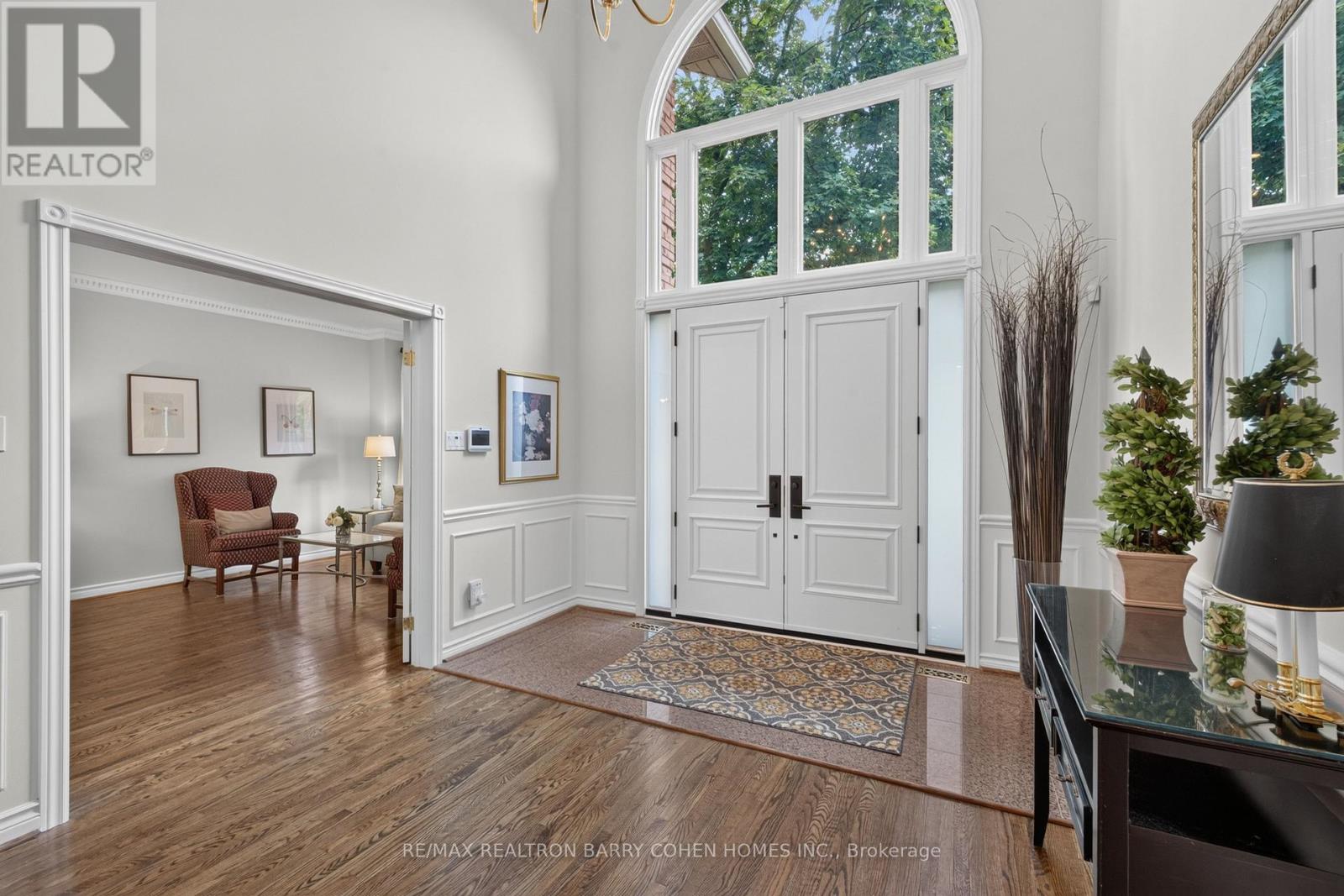 110 UPPER CANADA DRIVE - 3