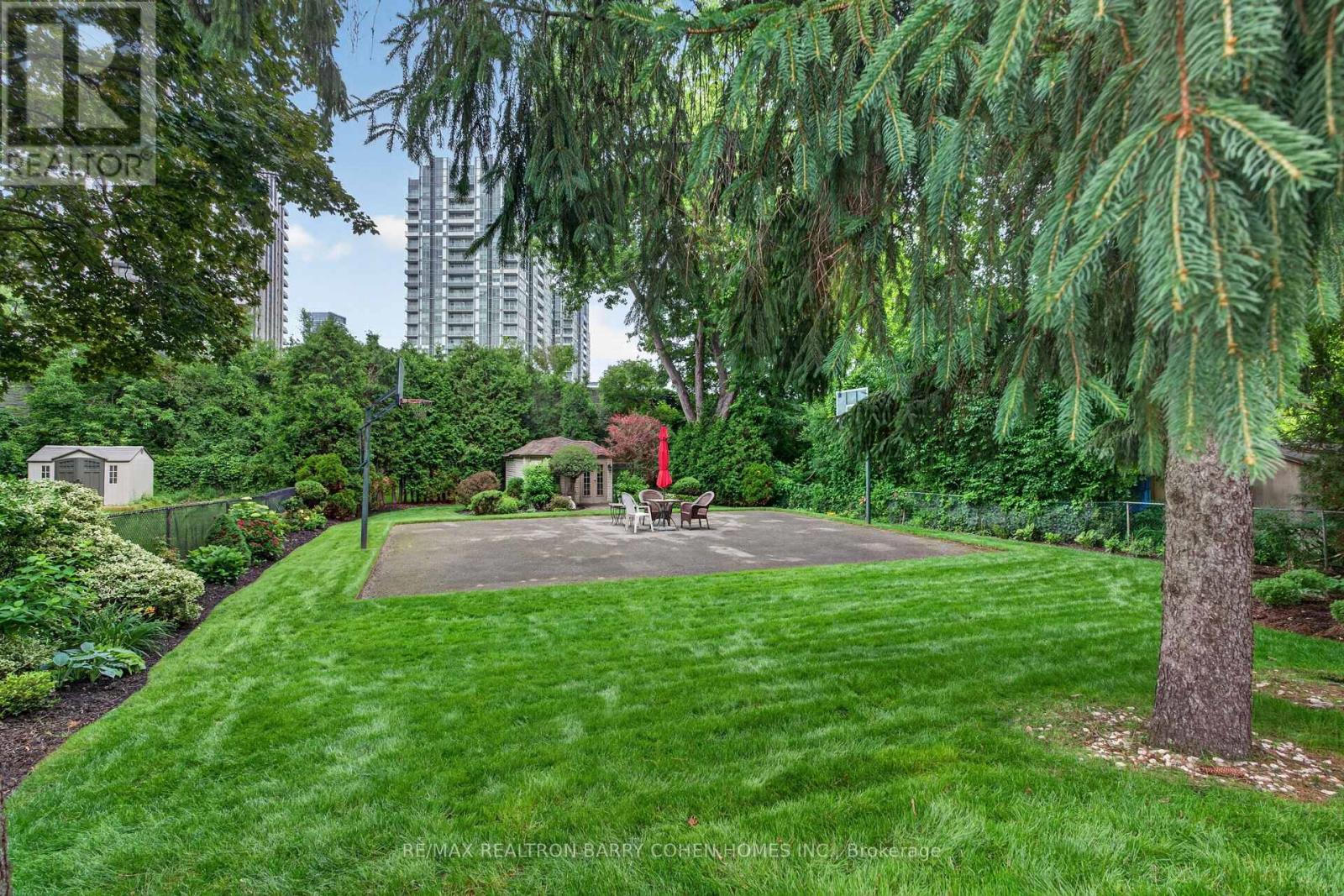 110 UPPER CANADA DRIVE - 35