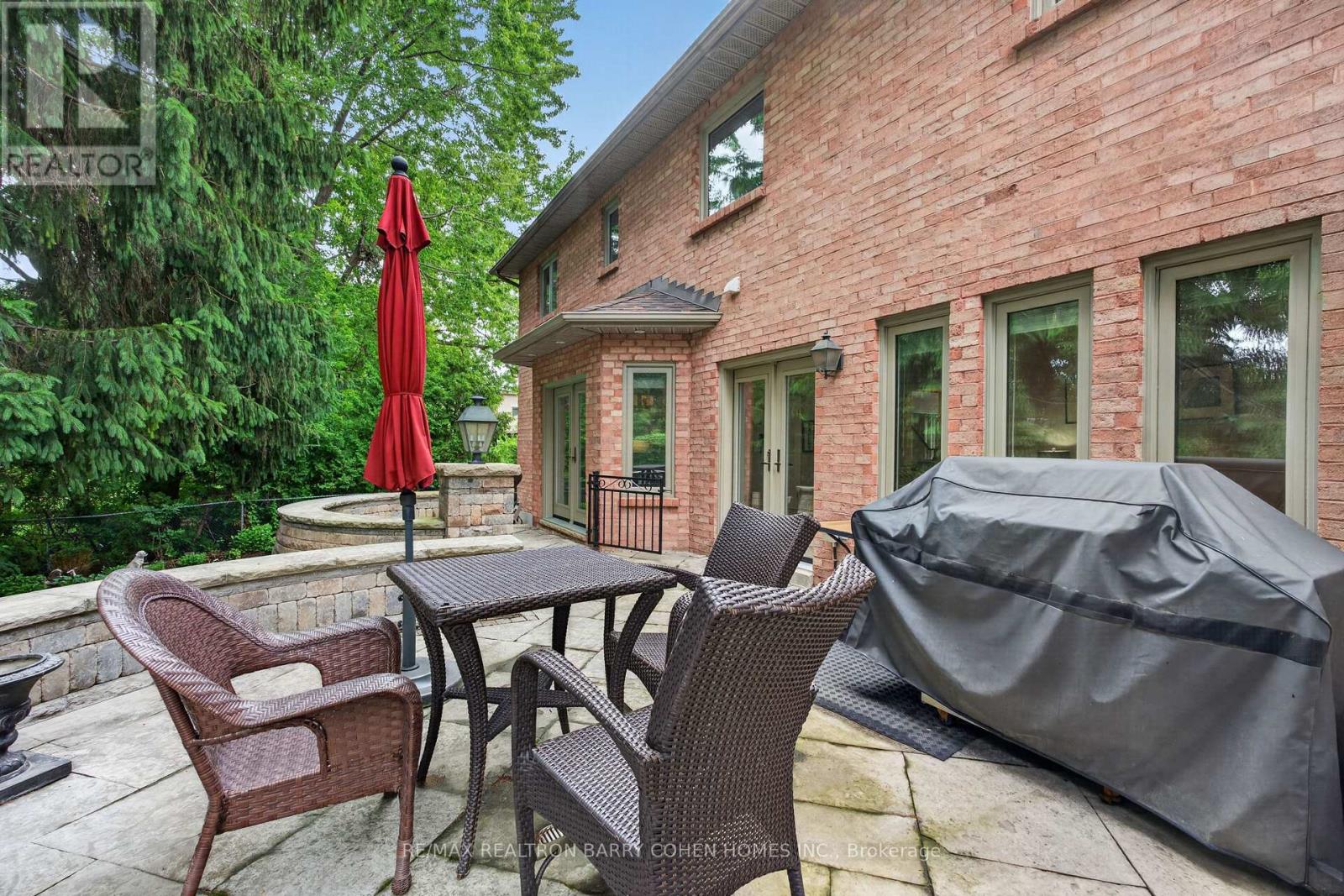 110 UPPER CANADA DRIVE - 40