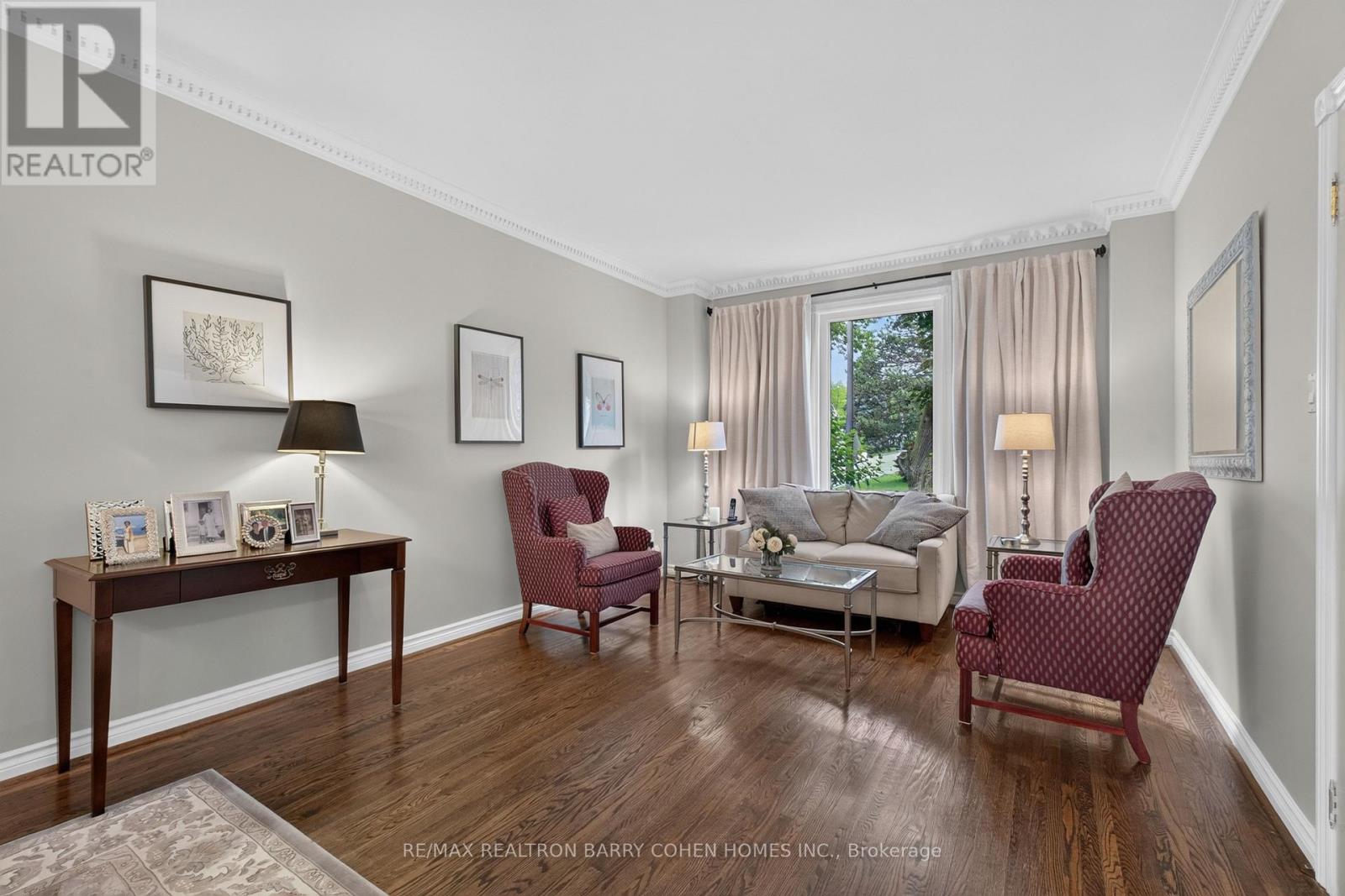 110 UPPER CANADA DRIVE - 8