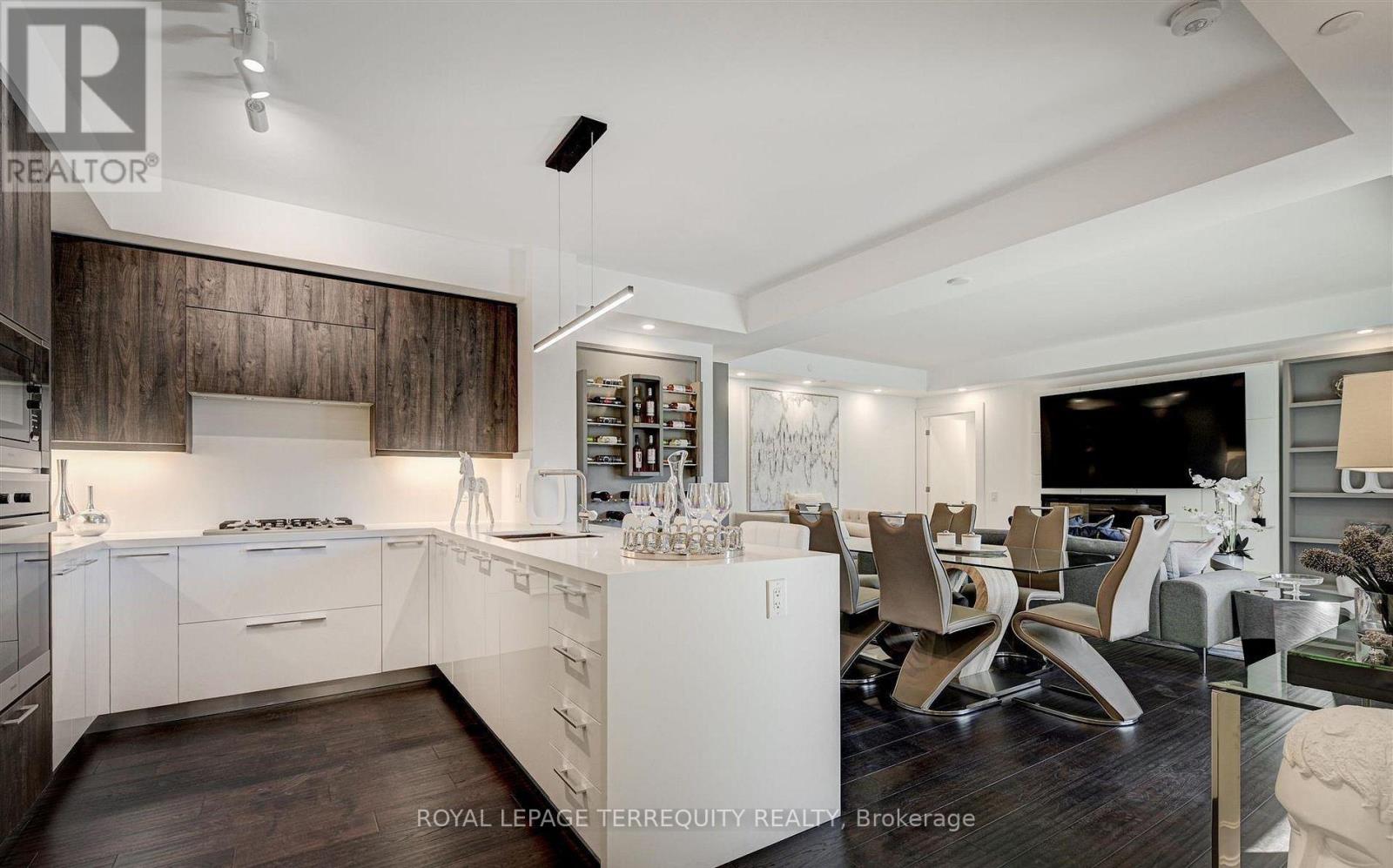 #401 3 SOUTHVALE DRIVE - 10