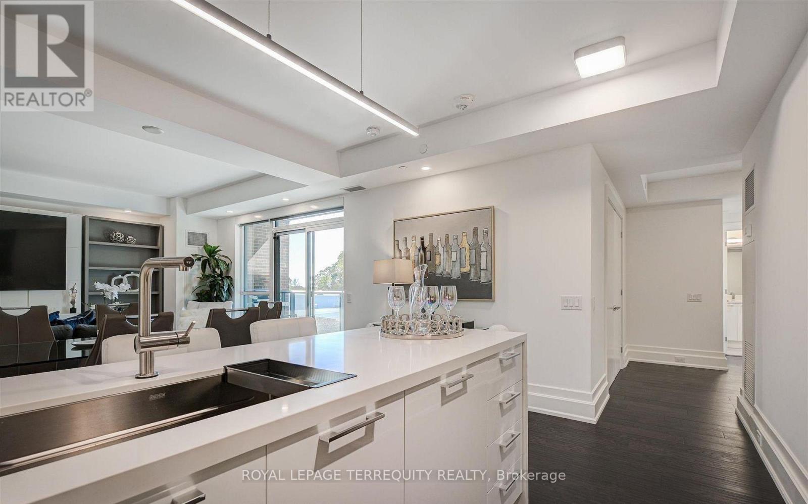 #401 3 SOUTHVALE DRIVE - 12