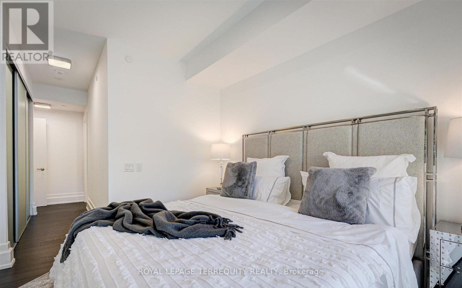 #401 3 SOUTHVALE DRIVE - 20