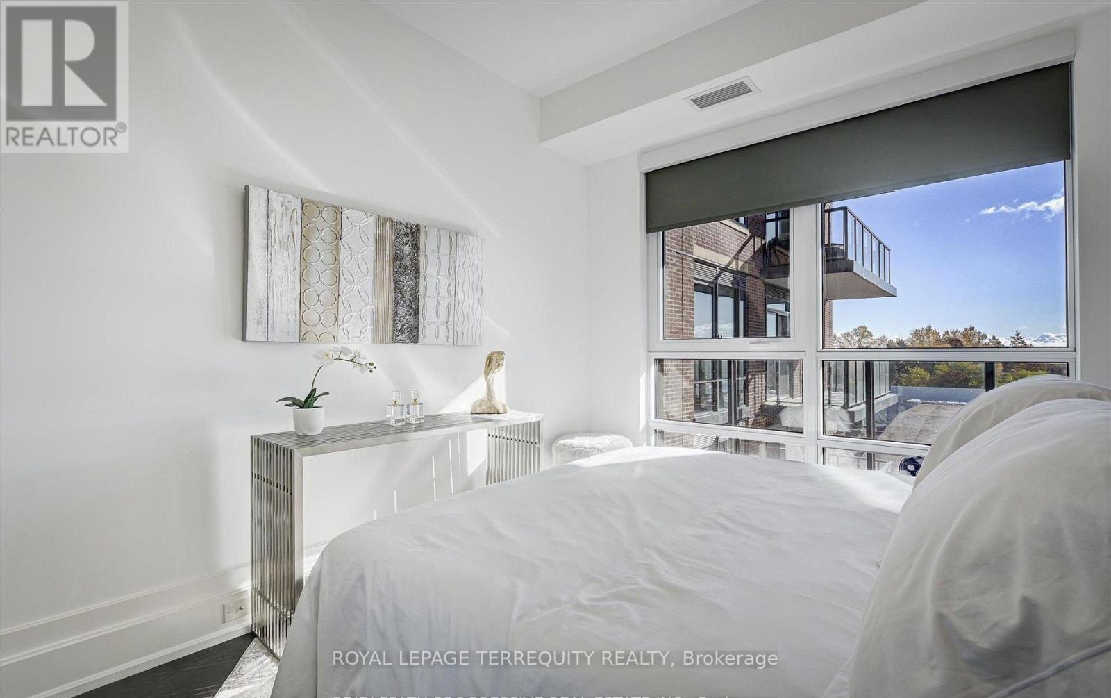 #401 3 SOUTHVALE DRIVE - 22