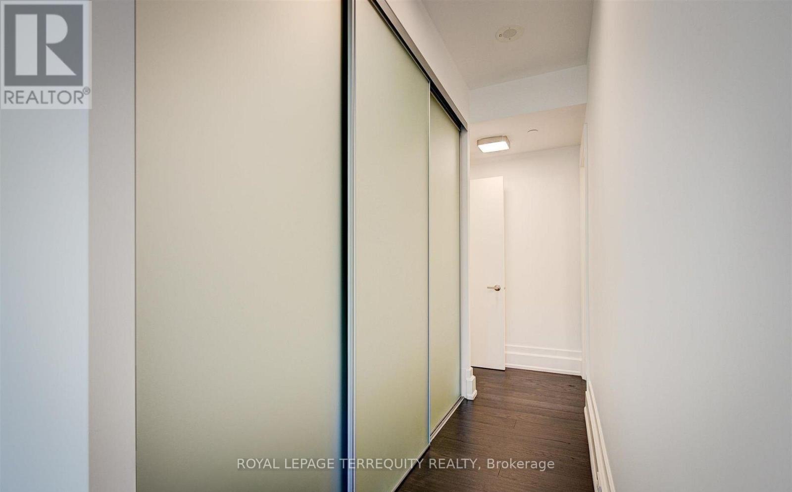 #401 3 SOUTHVALE DRIVE - 23