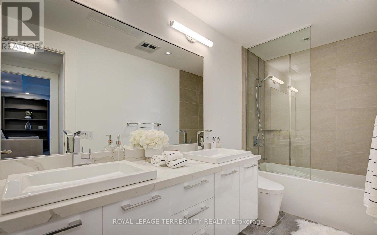 #401 3 SOUTHVALE DRIVE - 25