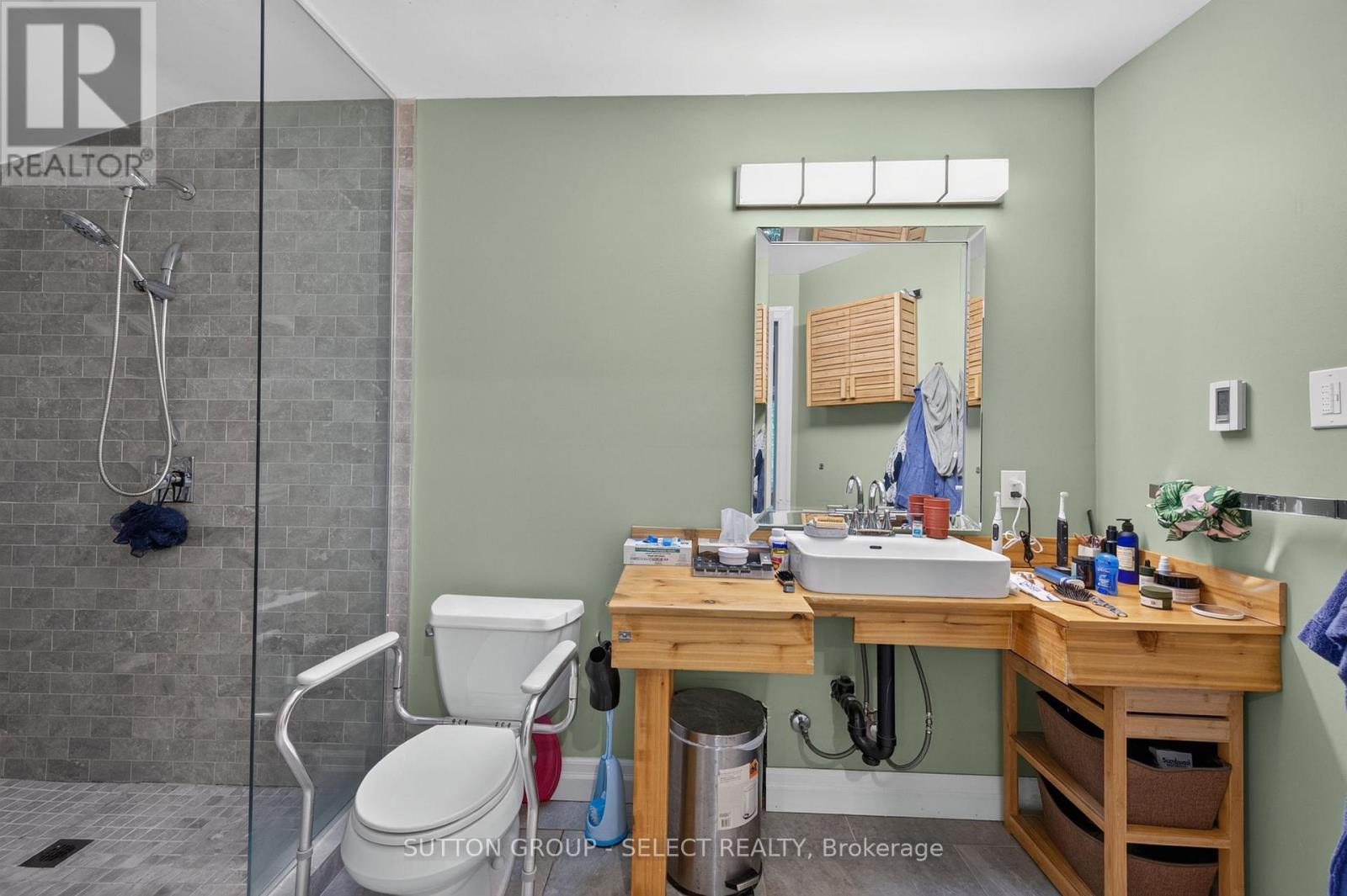 429 JARVIS STREET - 18