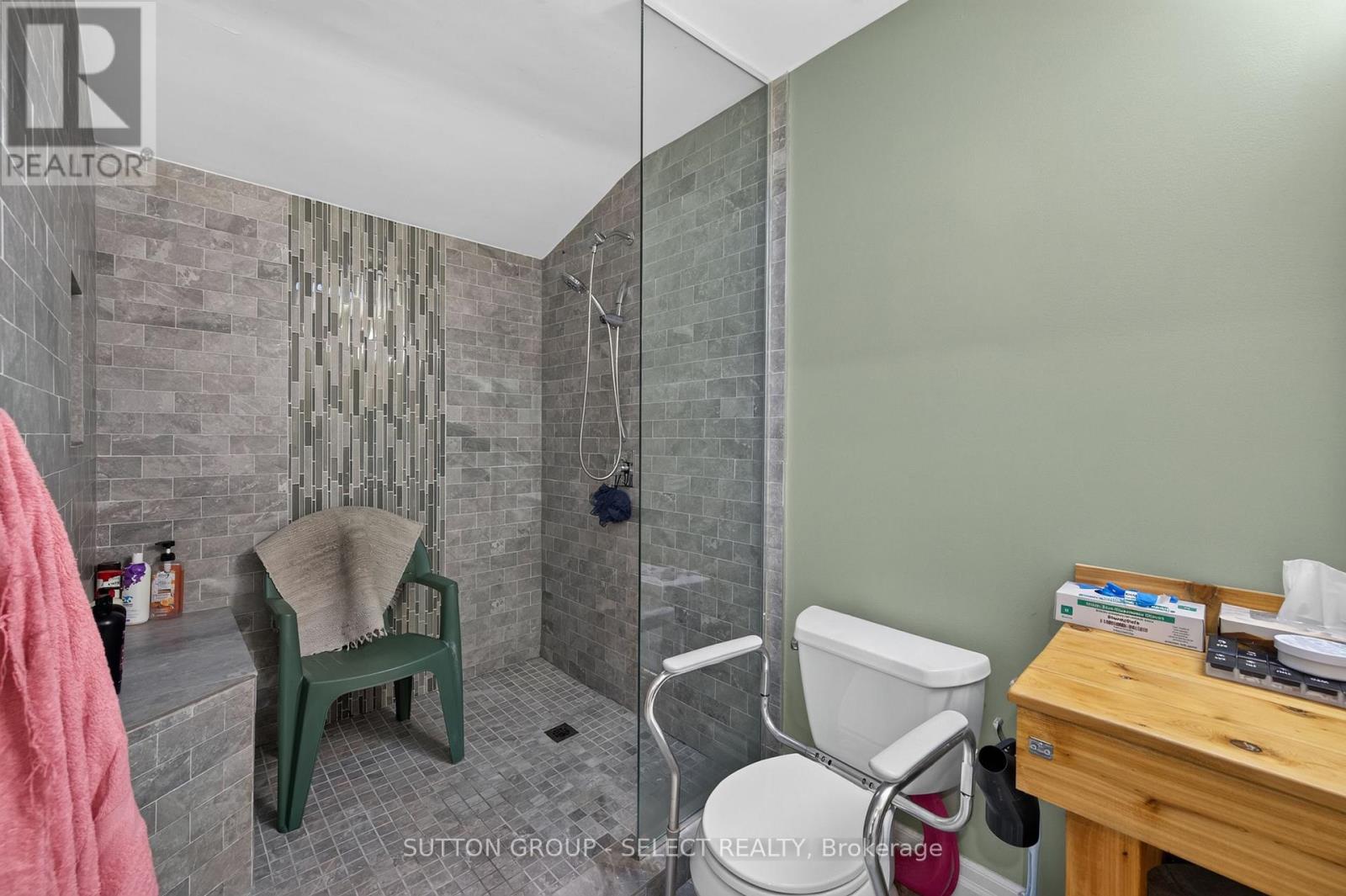 429 JARVIS STREET - 19