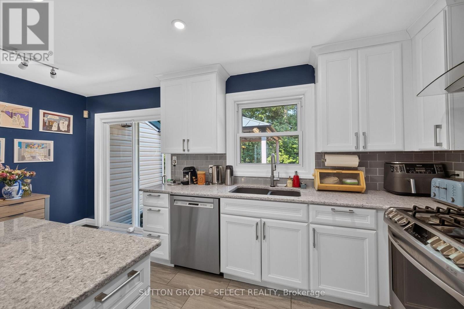 429 JARVIS STREET - 9