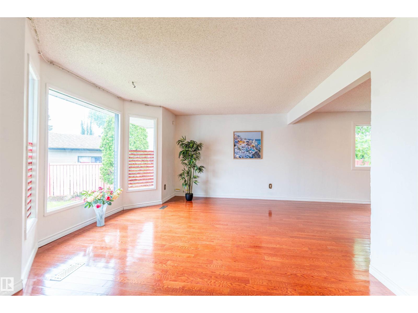 16524 116 ST NW - 8