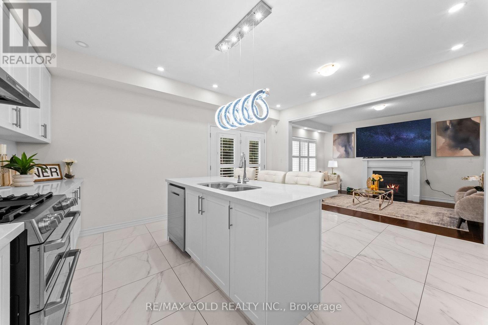 271 FLEETWOOD DRIVE - 19