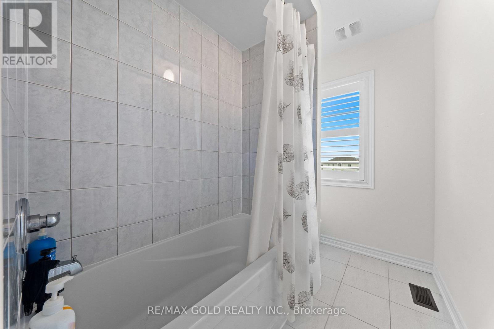 271 FLEETWOOD DRIVE - 34