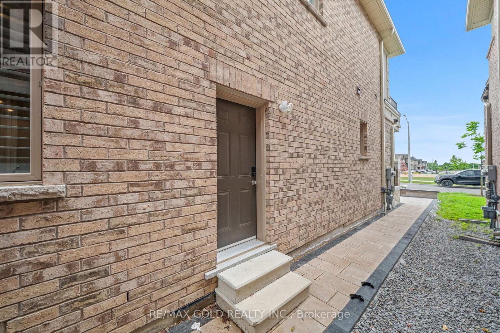 271 FLEETWOOD DRIVE - 38