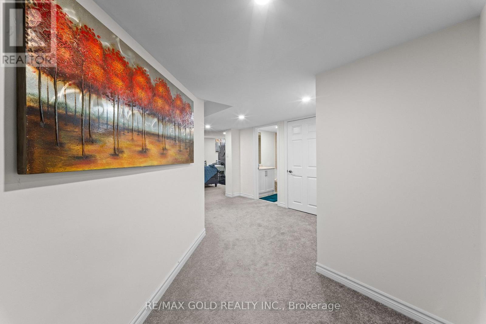 271 FLEETWOOD DRIVE - 40