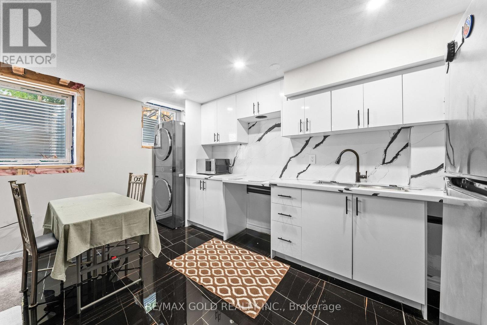 271 FLEETWOOD DRIVE - 42