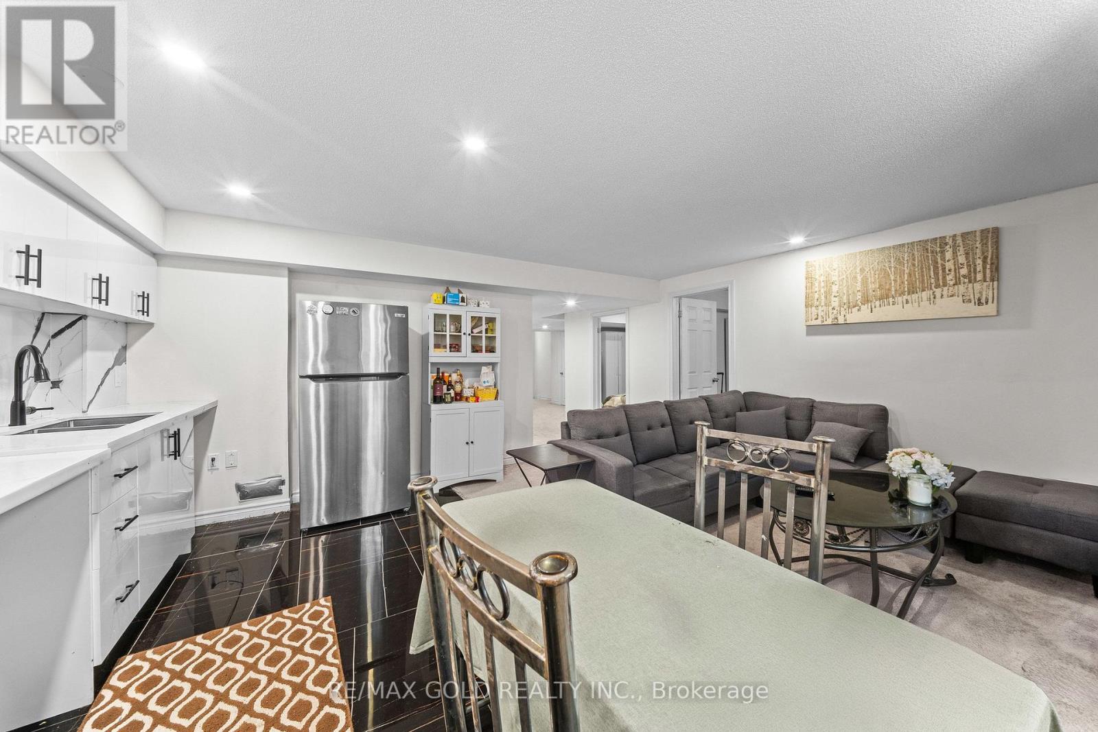 271 FLEETWOOD DRIVE - 43