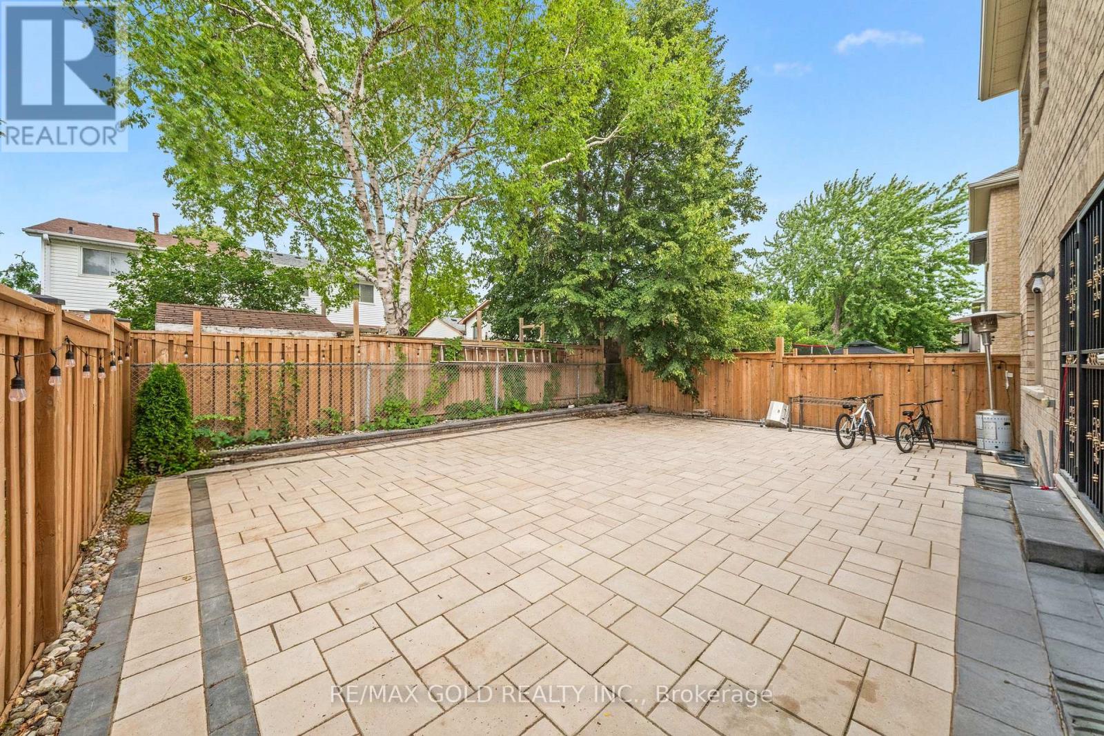 271 FLEETWOOD DRIVE - 47