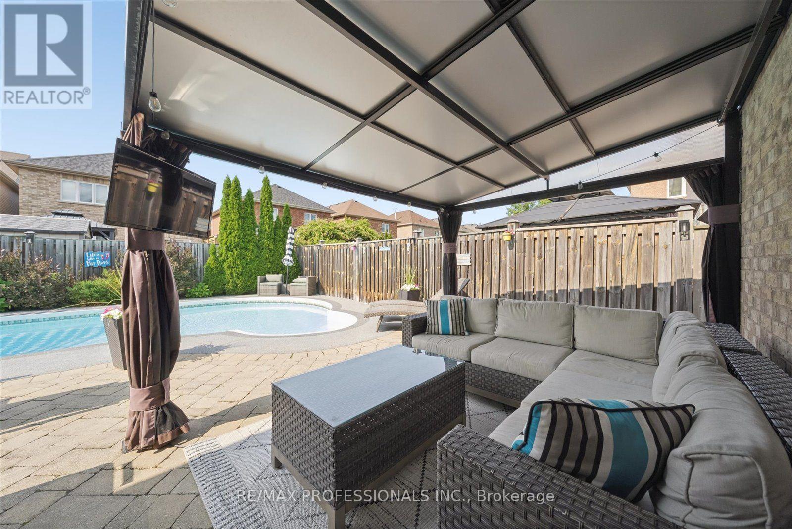 28 ROMA DRIVE - 35