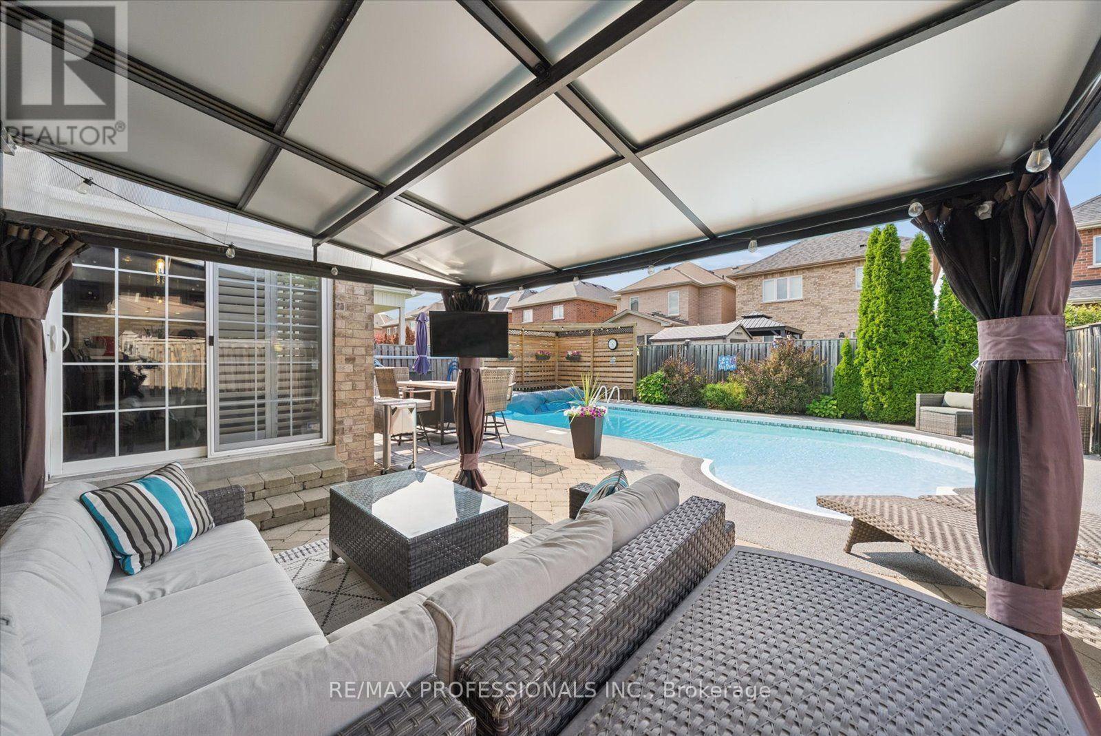 28 ROMA DRIVE - 36