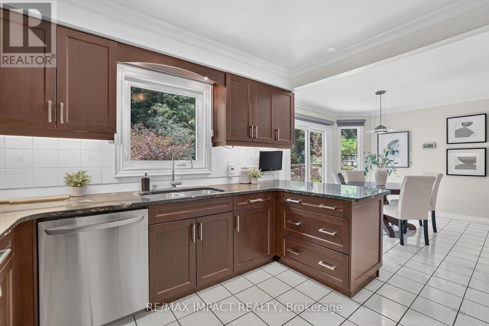 2358 WILDWOOD CRESCENT - 16