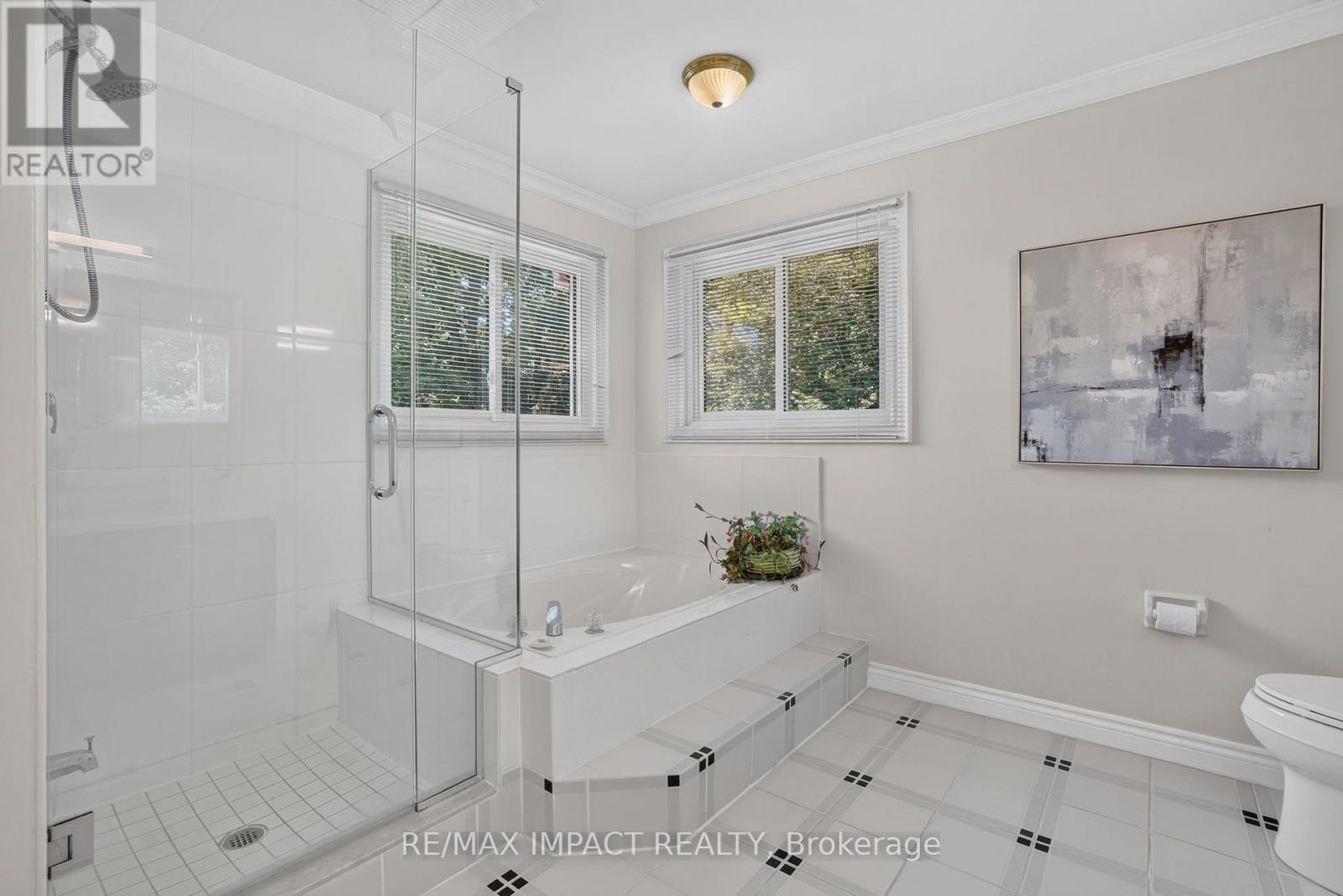 2358 WILDWOOD CRESCENT - 28
