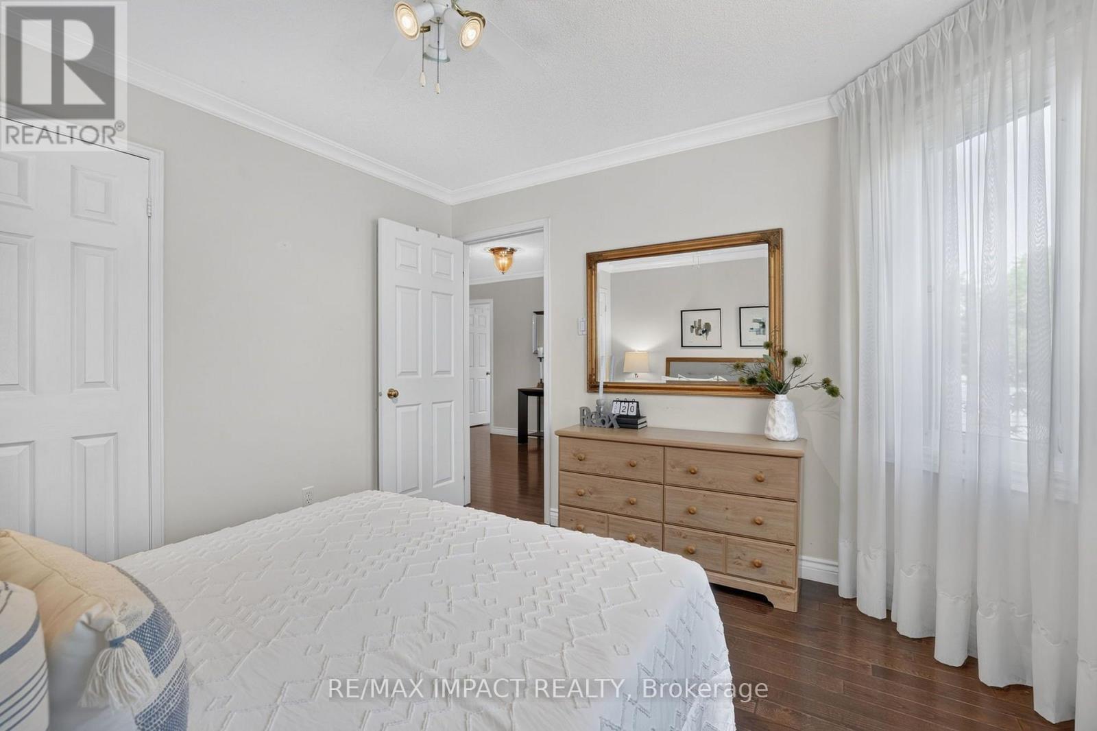 2358 WILDWOOD CRESCENT - 34